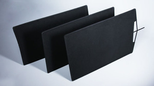 Greenelephant_5006_blackflag_90x62
